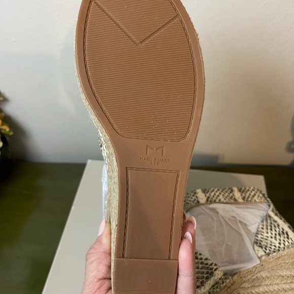 BNIB Marc Fisher LTD Adalyn platform ankle strap wedges - Picture 5 of 6